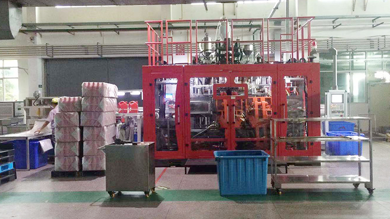 Extrusion blow molding machine cooling method
