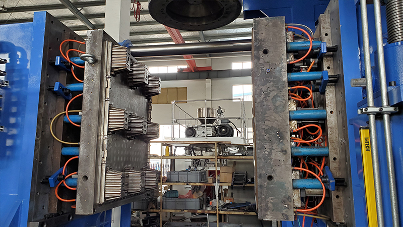The mold of large hollow blow molding machine