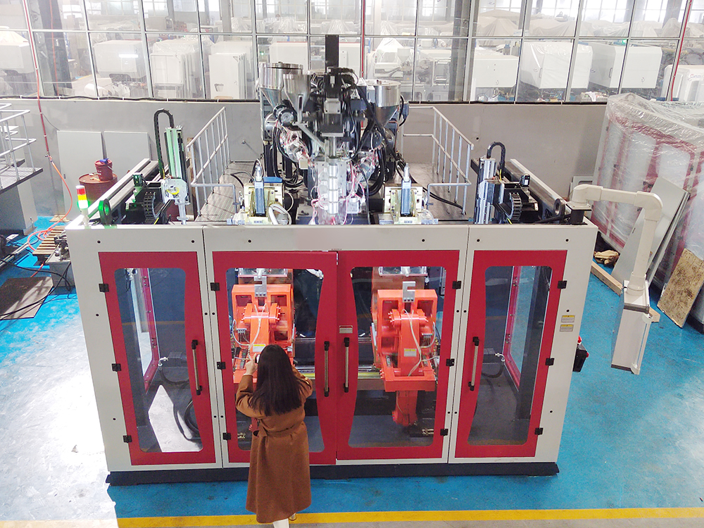 How to improve the production efficiency of extrusion blow molding machines?