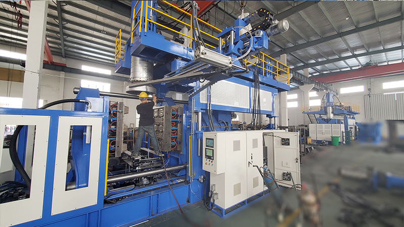 The future development direction of extrusion blow molding machine